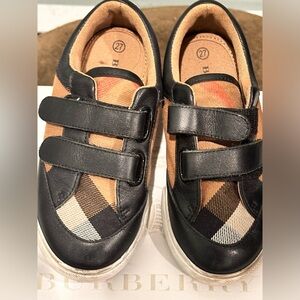 Final sale.  Sold as is.  Worn with no damage.